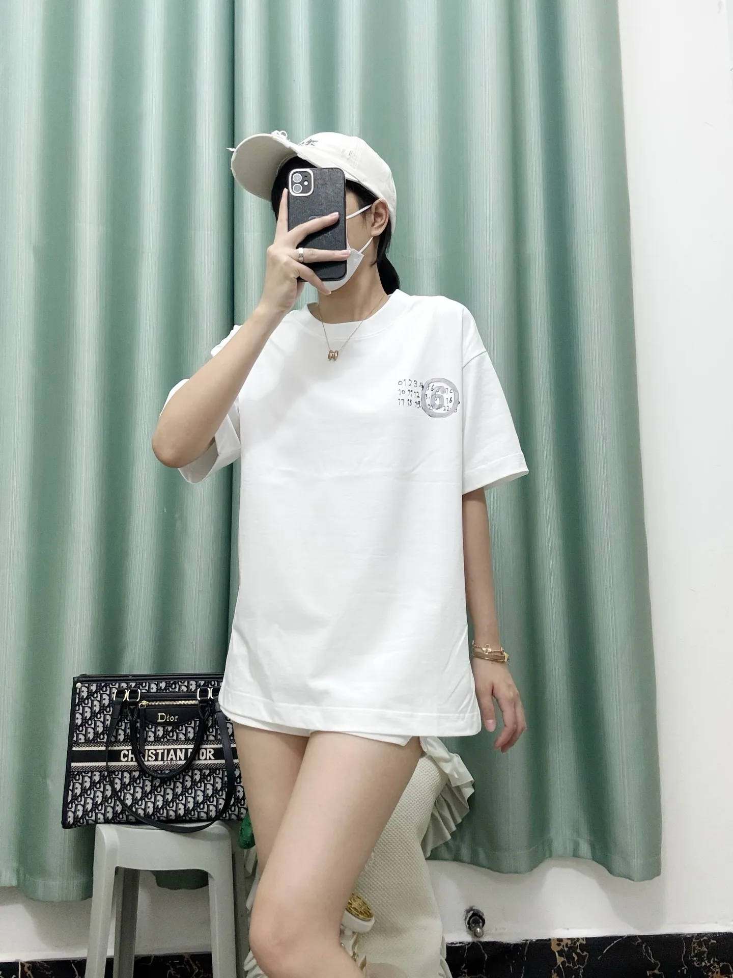 White ， Same Style